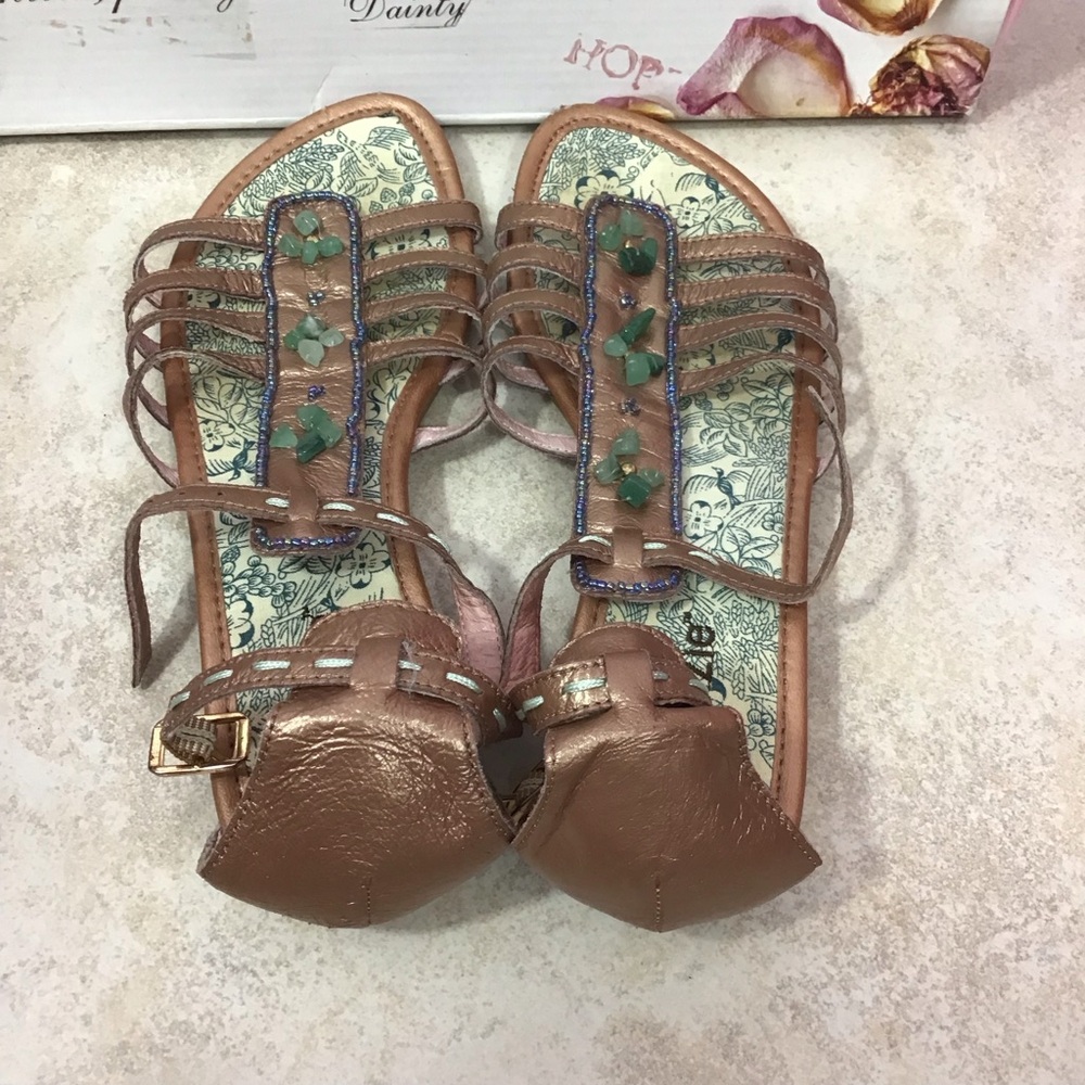 Kenzie Poise T strap gladiator sandals . Size 6 . - Picture 4 of 7
